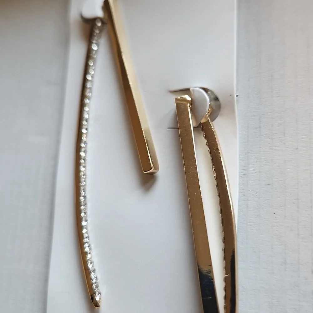 Bansri Gold And Diamond Earrings - Picture 2 of 2